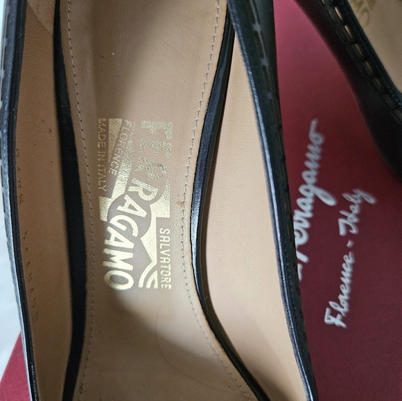 Salvatore Ferragamo Pola Stitc Peep Toe Pumps Size 6B - Picture 3 of 11